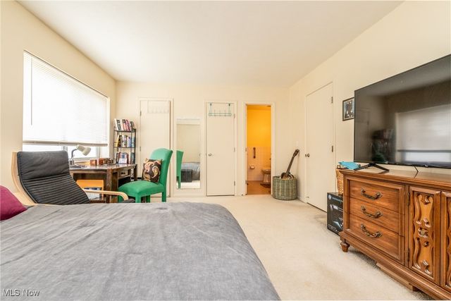 2112 Acacia Park Drive 220, Lyndhurst, OH 44124