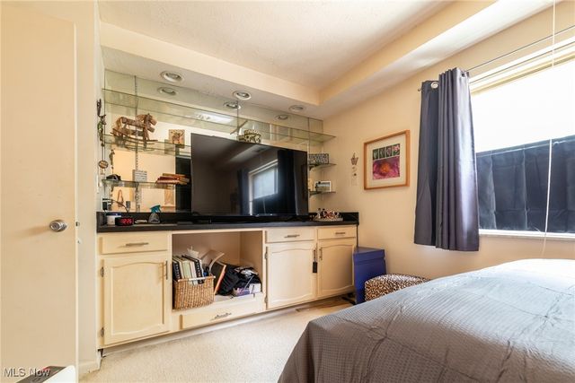 2112 Acacia Park Drive 220, Lyndhurst, OH 44124