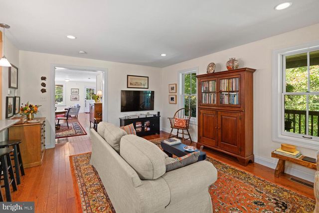 7 WALT LN, Wyncote, PA 19095
