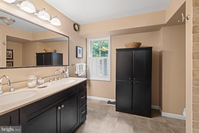 7 WALT LN, Wyncote, PA 19095