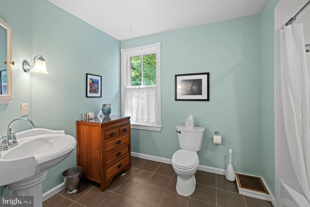 7 WALT LN, Wyncote, PA 19095