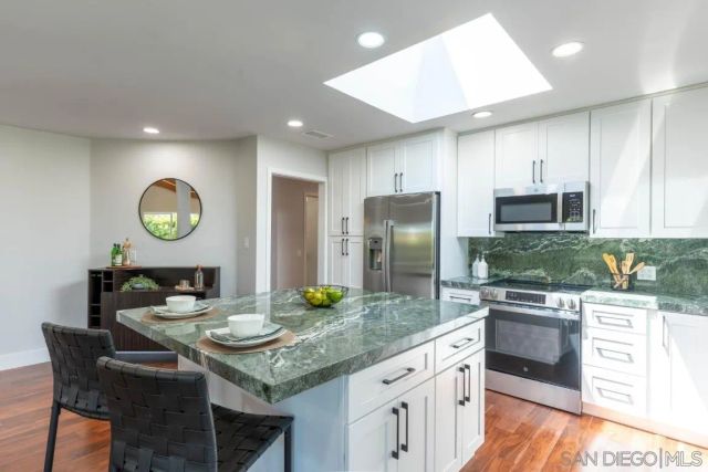 907 Ridge Heights Road, Fallbrook, CA 92028