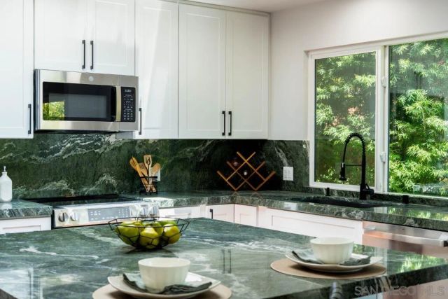 907 Ridge Heights Road, Fallbrook, CA 92028