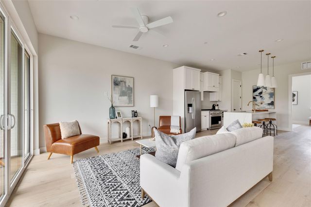 1937 E 38th 1/2 ST B, Austin, TX 78723