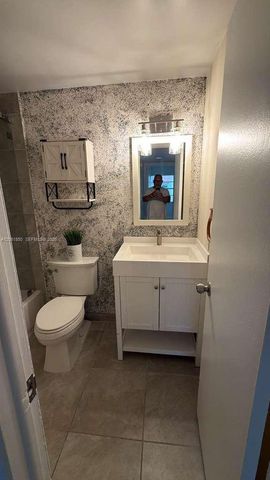 9380 W Flagler St 217B, Miami, FL 33174