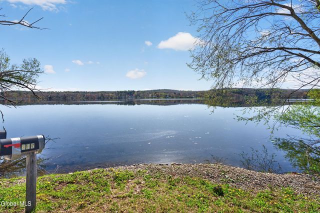 245 County Route 7, Schodack, NY 12123