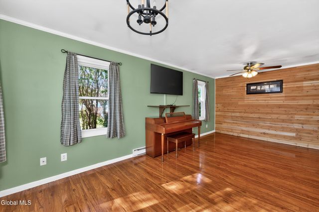 245 County Route 7, Schodack, NY 12123