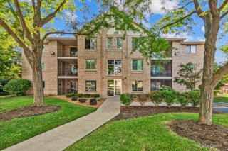 6850 RIDGE POINT Drive 2C, Oak Forest, IL 60452