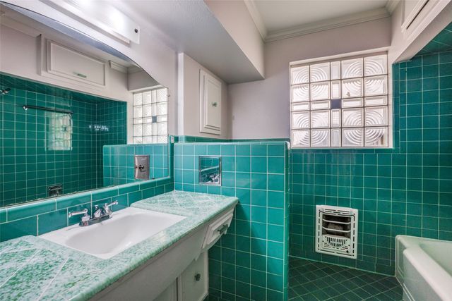 6930 Kenwood Avenue, Dallas, TX 75214