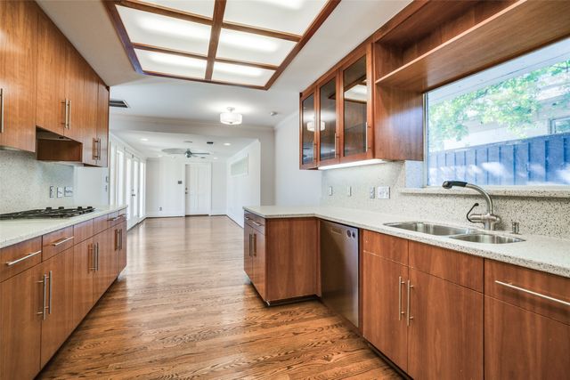 6930 Kenwood Avenue, Dallas, TX 75214