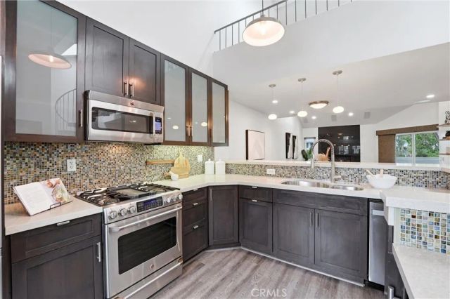 19401 Sunray Lane 204, Huntington Beach, CA 92648