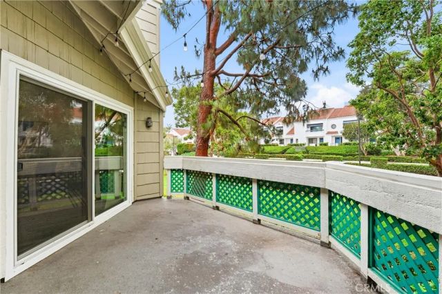 19401 Sunray Lane 204, Huntington Beach, CA 92648