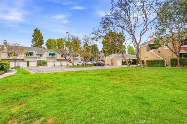 19401 Sunray Lane 204, Huntington Beach, CA 92648