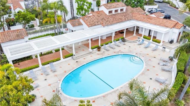 19401 Sunray Lane 204, Huntington Beach, CA 92648
