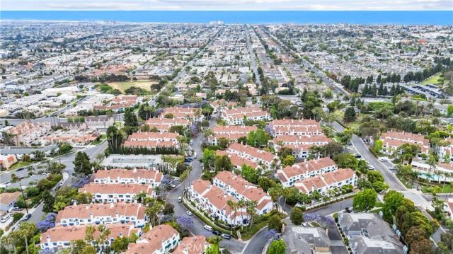 19401 Sunray Lane 204, Huntington Beach, CA 92648