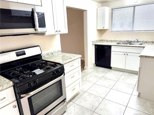 16936 Baseline, Fontana, CA 92336