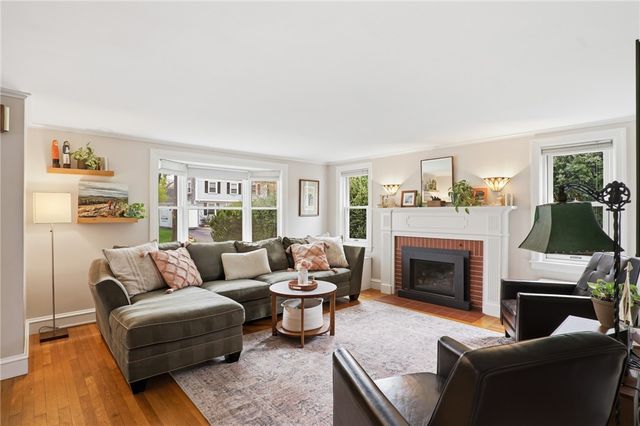 19 Salisbury Road, Barrington, RI 02806