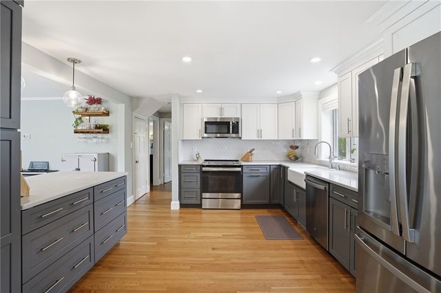 19 Salisbury Road, Barrington, RI 02806