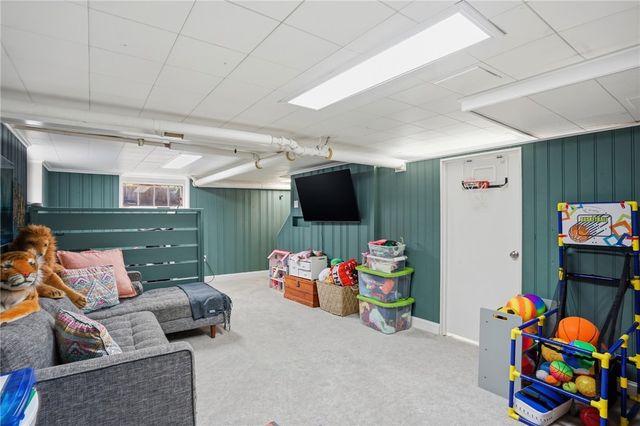 19 Salisbury Road, Barrington, RI 02806