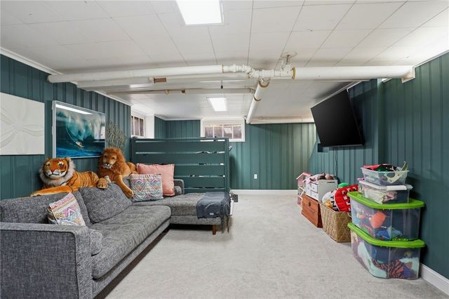 19 Salisbury Road, Barrington, RI 02806