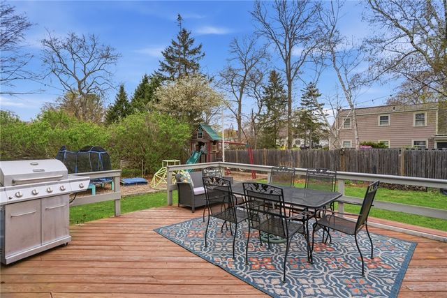 19 Salisbury Road, Barrington, RI 02806