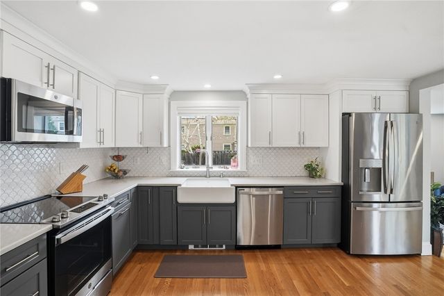 19 Salisbury Road, Barrington, RI 02806