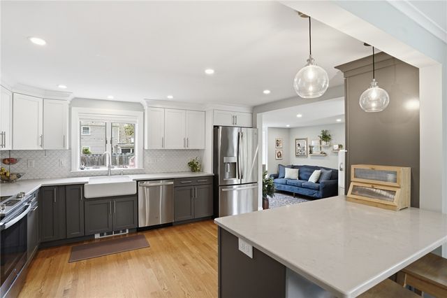 19 Salisbury Road, Barrington, RI 02806