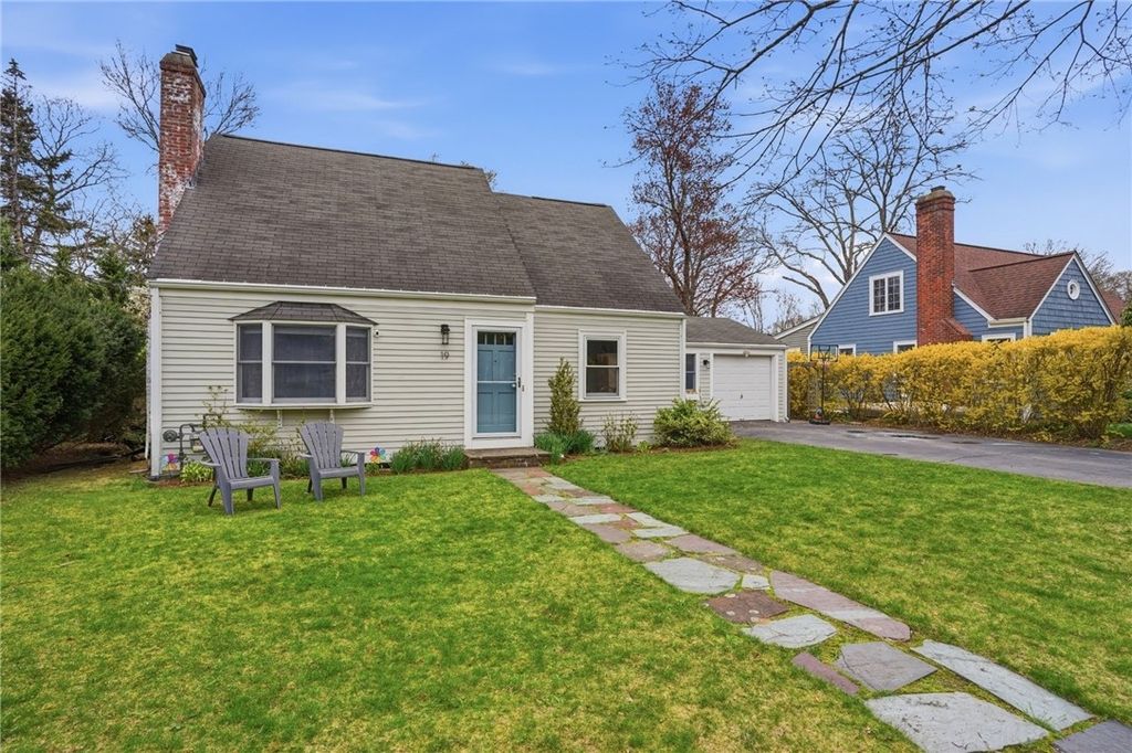 19 Salisbury Road, Barrington, RI 02806