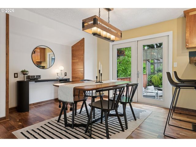 868 Sw TROY St, Portland, OR 97219