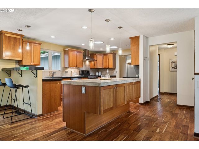 868 Sw TROY St, Portland, OR 97219