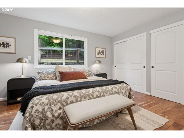 868 Sw TROY St, Portland, OR 97219