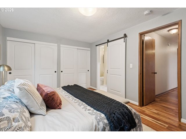 868 Sw TROY St, Portland, OR 97219