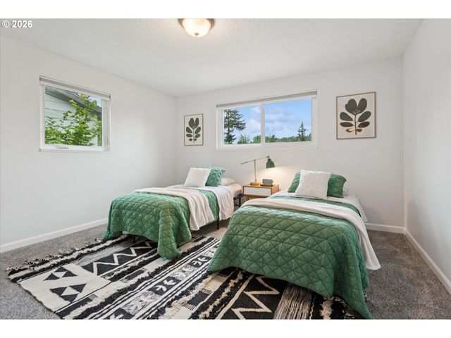 868 Sw TROY St, Portland, OR 97219