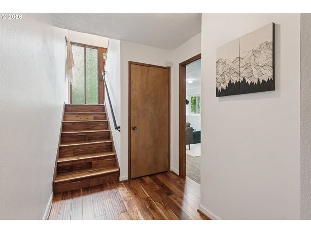 868 Sw TROY St, Portland, OR 97219
