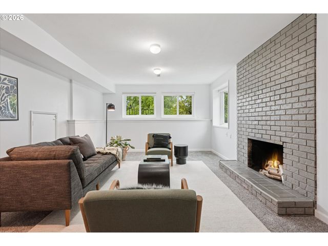 868 Sw TROY St, Portland, OR 97219