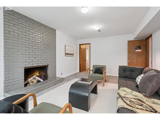 868 Sw TROY St, Portland, OR 97219