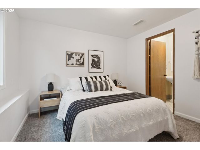 868 Sw TROY St, Portland, OR 97219