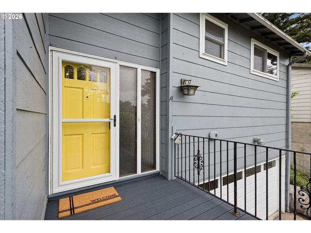 868 Sw TROY St, Portland, OR 97219