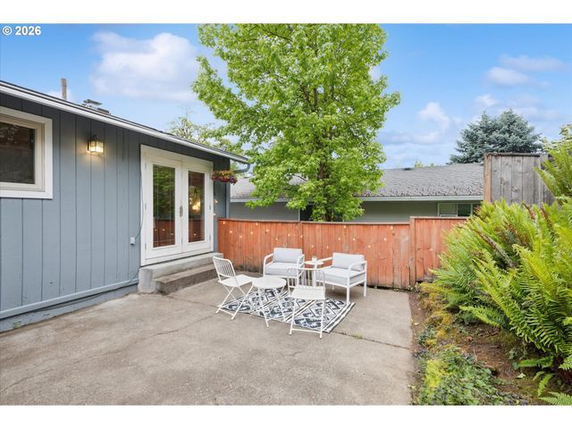868 Sw TROY St, Portland, OR 97219