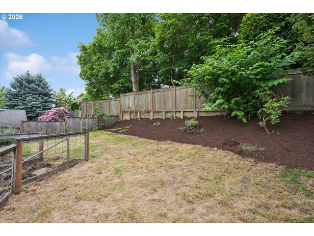 868 Sw TROY St, Portland, OR 97219