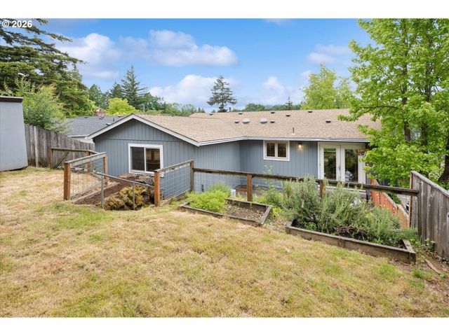 868 Sw TROY St, Portland, OR 97219