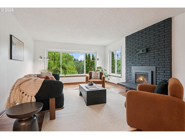 868 Sw TROY St, Portland, OR 97219