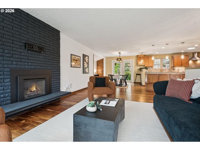 868 Sw TROY St, Portland, OR 97219