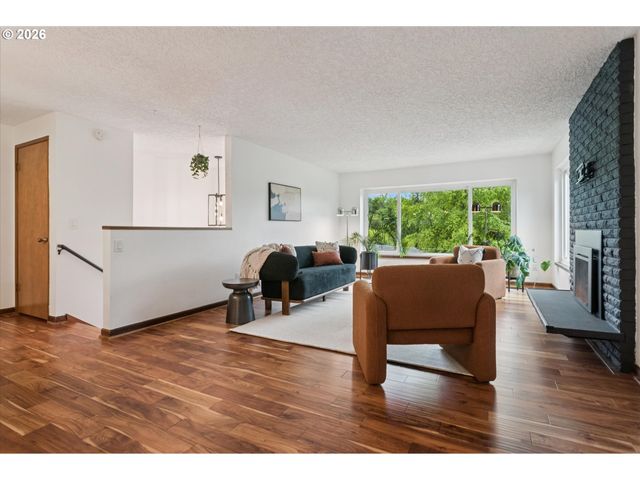 868 Sw TROY St, Portland, OR 97219