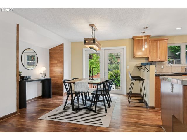 868 Sw TROY St, Portland, OR 97219