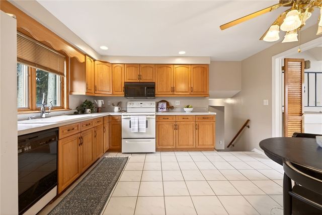25 Andrea Lane, Irondequoit, NY 14609