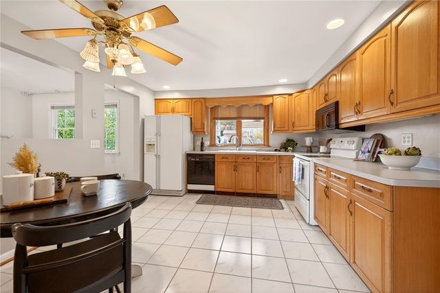 25 Andrea Lane, Irondequoit, NY 14609
