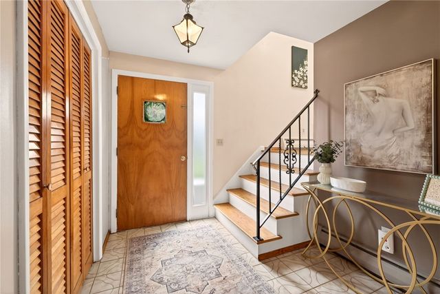 25 Andrea Lane, Irondequoit, NY 14609