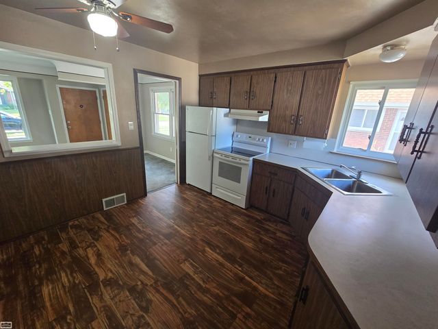 28830 Garfield Street, Roseville, MI 48066