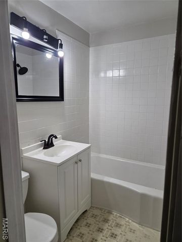 3516 Omega Street, Alton, IL 62002